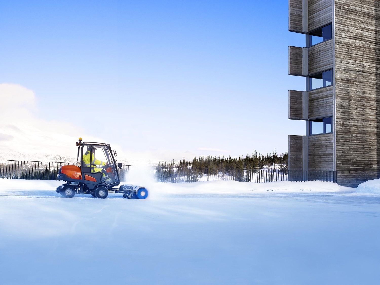 Райдер Husqvarna P525DX – новый уровень благоустройства территорий